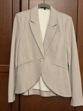 Amanda and Chelsea Tailored Women's Beige and White Pinstriped Blazer Small